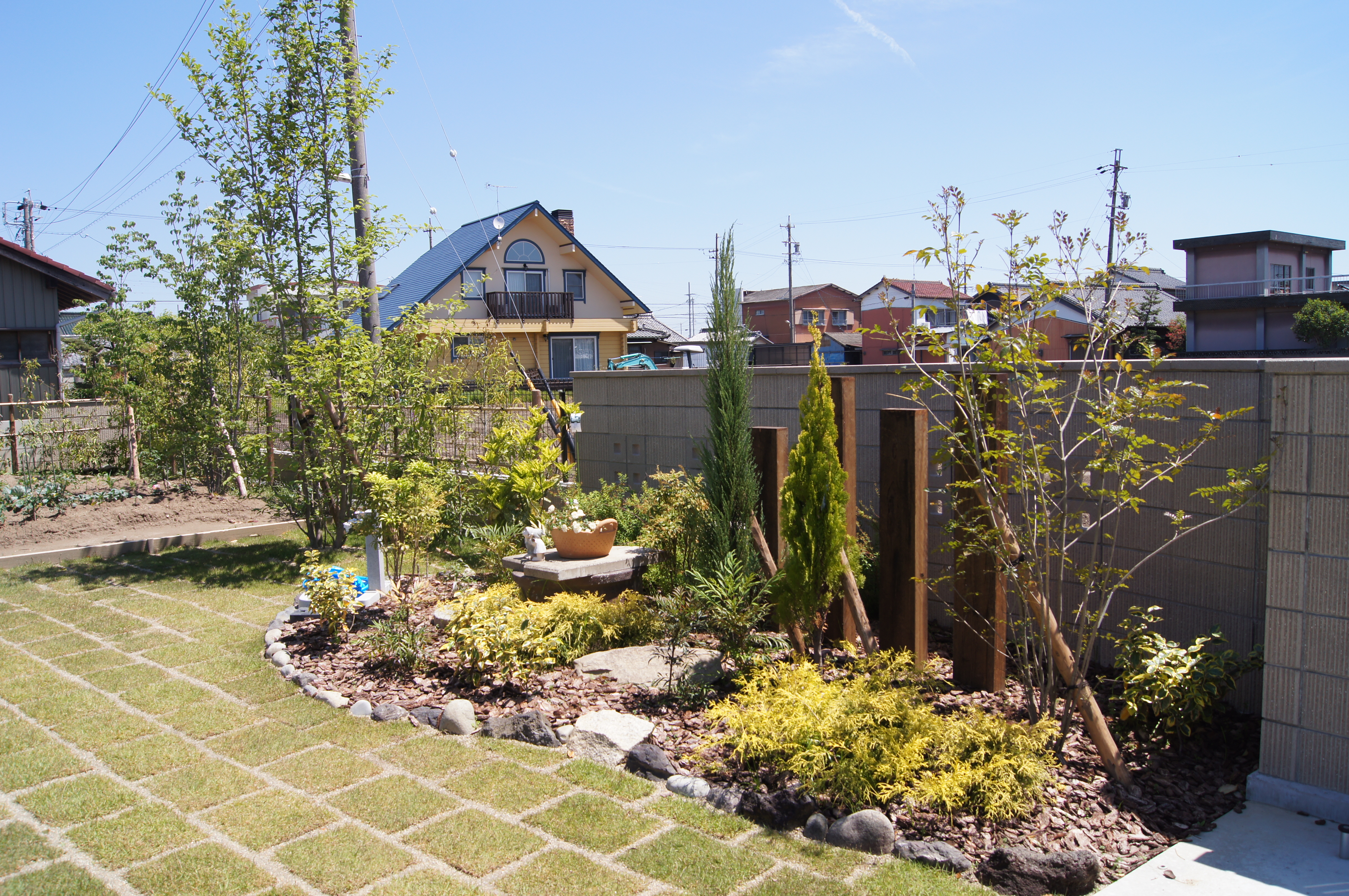 植栽 造園 稲沢の植木屋 東海地区最大級の庭木販売農場なら愛知農園 東海地区最大級の植木 庭木販売農場 愛知農園